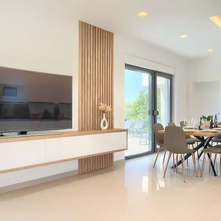 Feriehus Mit Pool, Grillplatz 1 Km Zum *