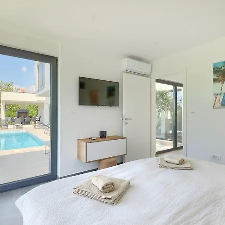 Mit Pool, Grillplatz 1 Km Zum Holiday home