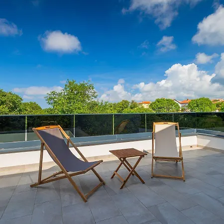 Vakantiehuis Mit Pool, Grillplatz 1 Km Zum Ližnjan