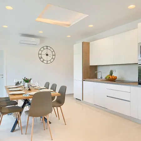Vakantiehuis Mit Pool, Grillplatz 1 Km Zum