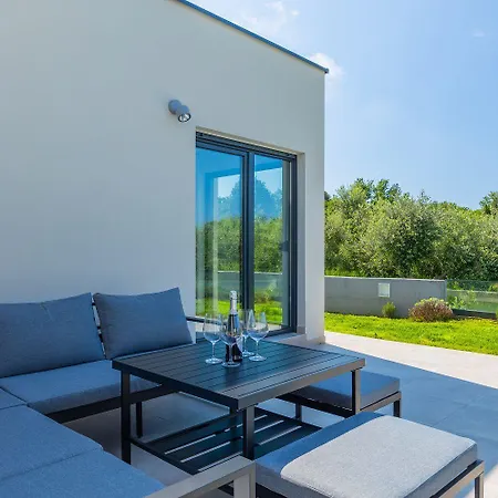 Mit Pool, Grillplatz 1 Km Zum Holiday home *