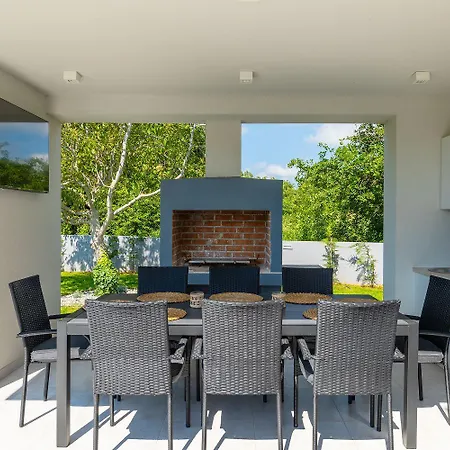 Vakantiehuis Mit Pool, Grillplatz 1 Km Zum *