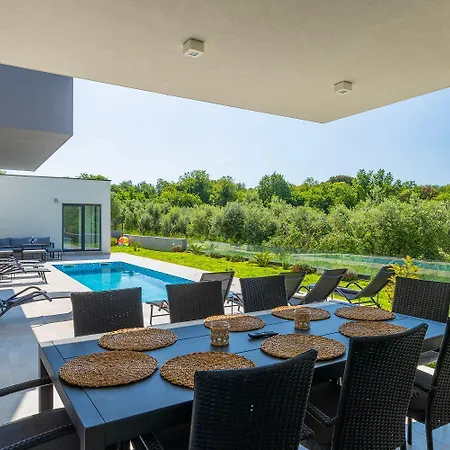 Vakantiehuis Mit Pool, Grillplatz 1 Km Zum *