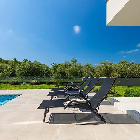 Vakantiehuis Mit Pool, Grillplatz 1 Km Zum