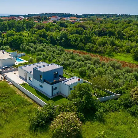 Vakantiehuis Mit Pool, Grillplatz 1 Km Zum Ližnjan