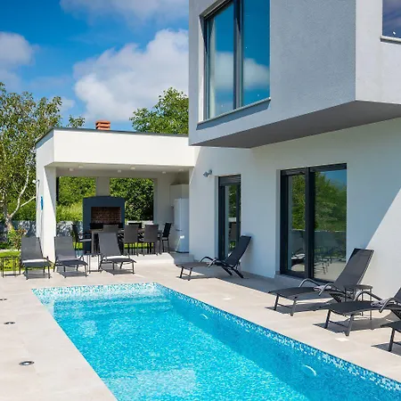 Mit Pool, Grillplatz 1 Km Zum Holiday home *