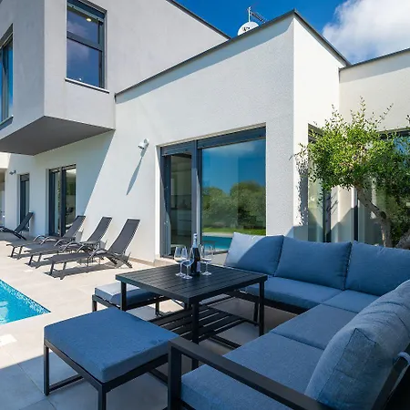 Mit Pool, Grillplatz 1 Km Zum Ližnjan