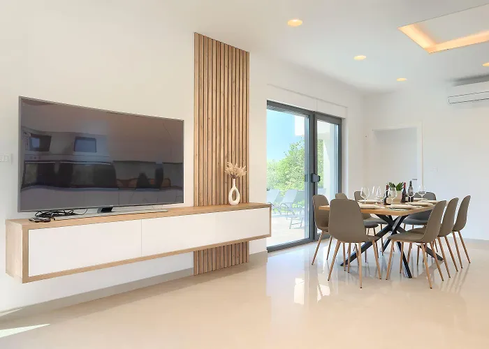 Vakantiehuis Mit Pool, Grillplatz 1 Km Zum *