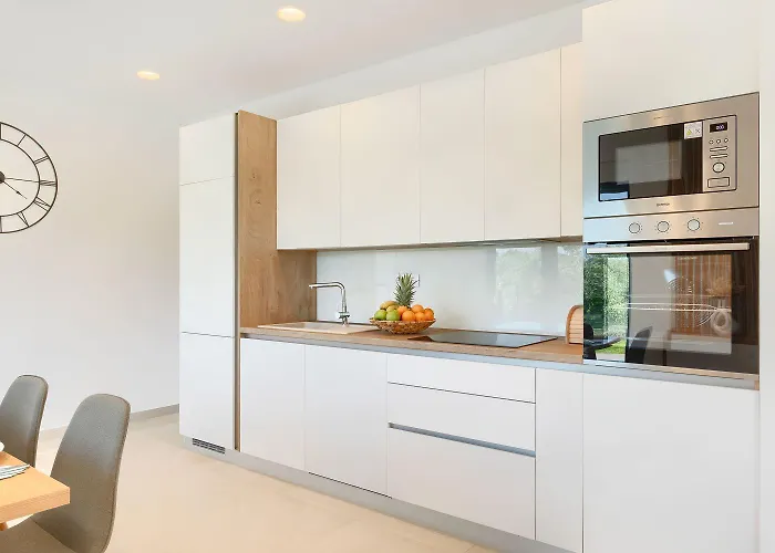 Mit Pool, Grillplatz 1 Km Zum