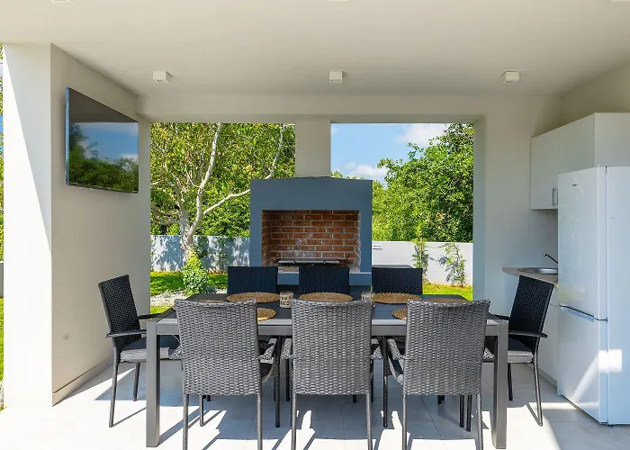 Vakantiehuis Mit Pool, Grillplatz 1 Km Zum *