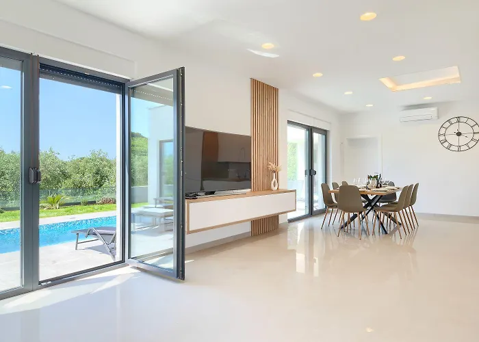 Mit Pool, Grillplatz 1 Km Zum Ližnjan