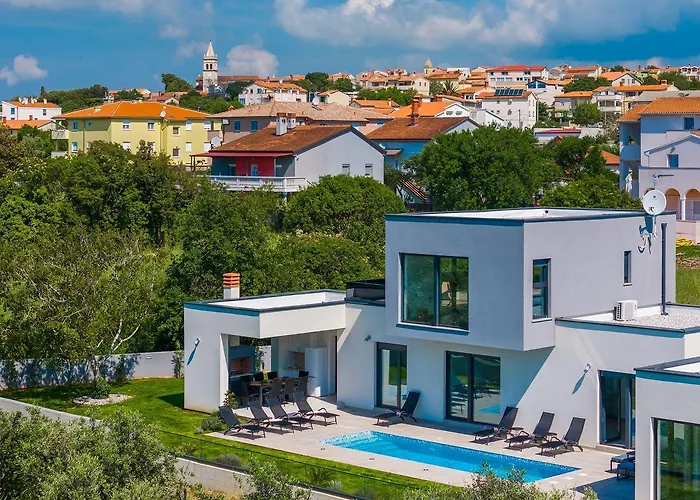 Mit Pool, Grillplatz 1 Km Zum * Ližnjan