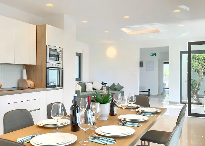 Vakantiehuis Mit Pool, Grillplatz 1 Km Zum