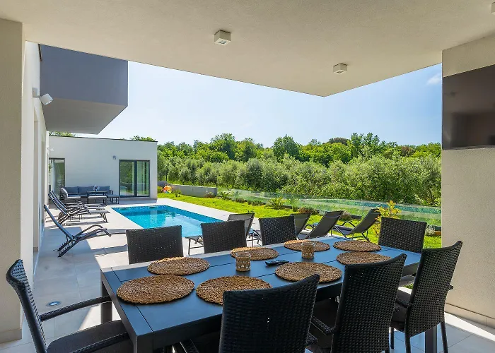 Vakantiehuis Mit Pool, Grillplatz 1 Km Zum *