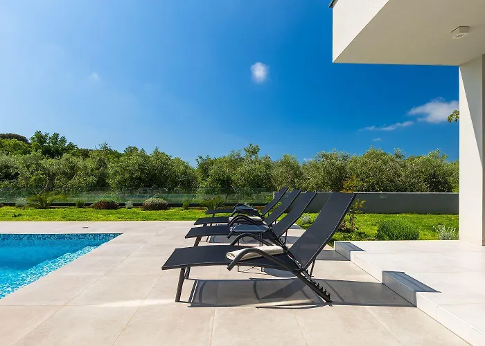 Vakantiehuis Mit Pool, Grillplatz 1 Km Zum