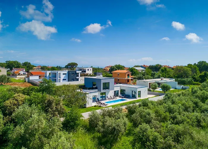 Vakantiehuis Mit Pool, Grillplatz 1 Km Zum