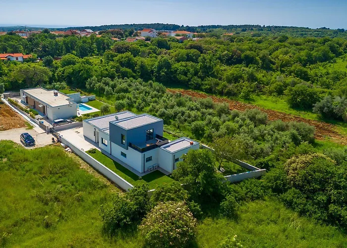 Vakantiehuis Mit Pool, Grillplatz 1 Km Zum Ližnjan