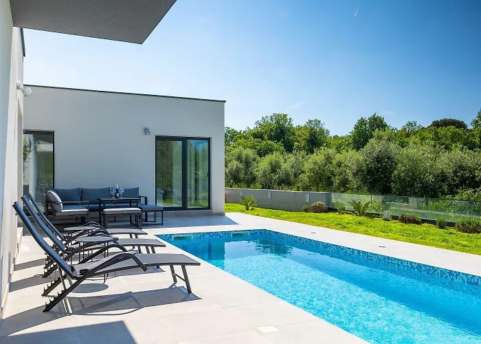 Mit Pool, Grillplatz 1 Km Zum Vakantiehuis Ližnjan