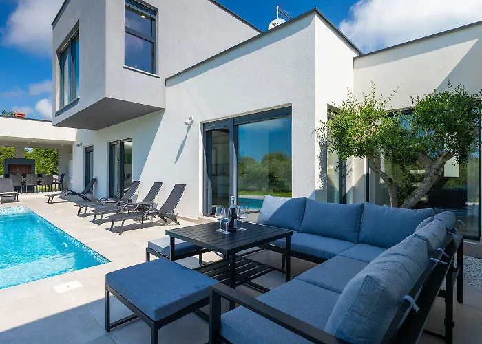 Mit Pool, Grillplatz 1 Km Zum Ližnjan