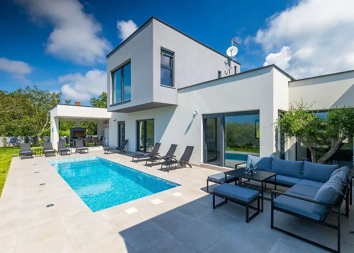 Vakantiehuis Mit Pool, Grillplatz 1 Km Zum *